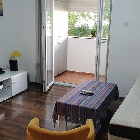 Yellow Apartment, Central Podgorica Buitenkant foto