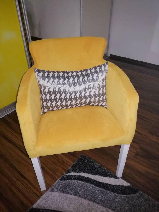 Yellow Apartment, Central Podgorica Buitenkant foto