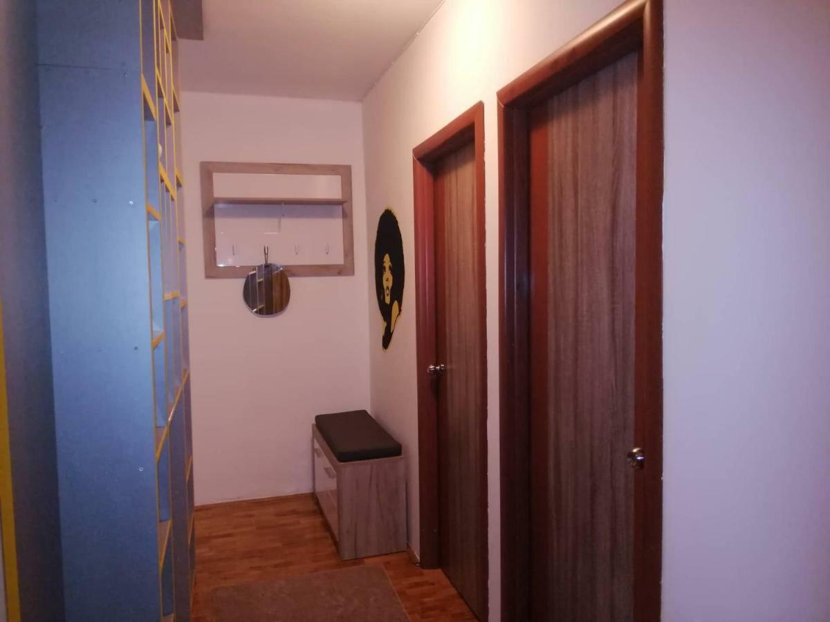 Yellow Apartment, Central Podgorica Buitenkant foto